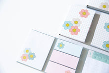 Load image into Gallery viewer, Hexie Flower Sticky Note Booklet